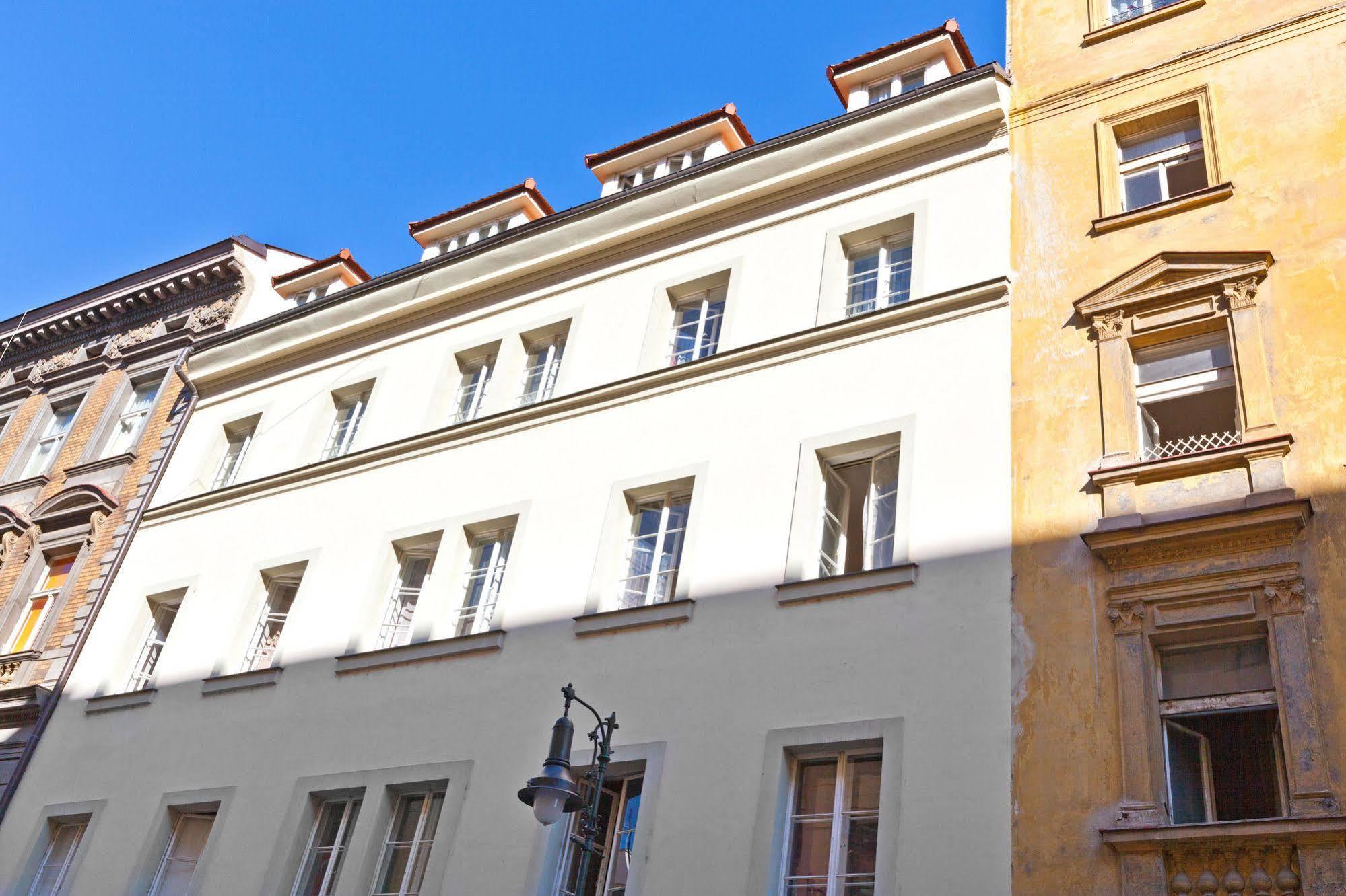 Lovely Prague Apartments - Truhlarska Dış mekan fotoğraf